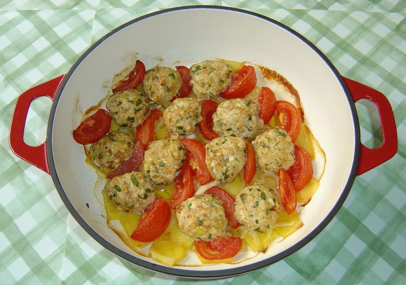 Klopsiki drobiowe z piekarnika w sosie tahini