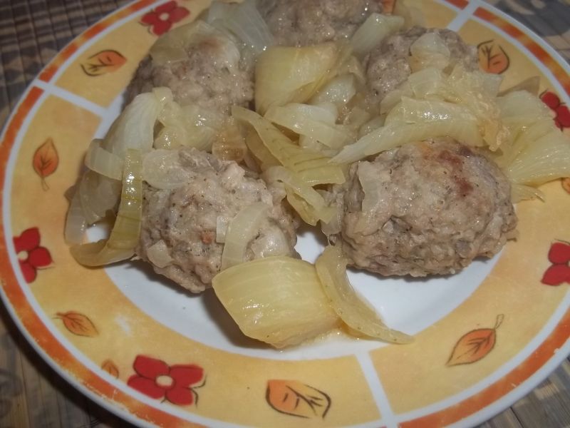 Klopsiki mielone smażone z cebulą