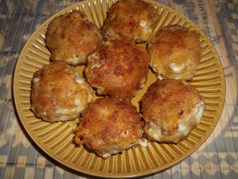 Klopsiki mielone z żółtym serem