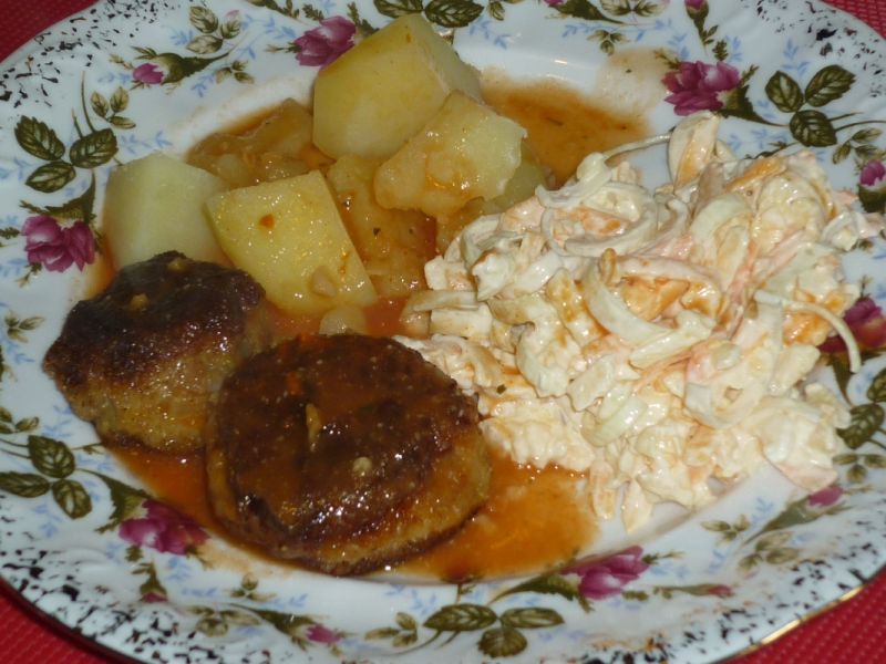 Klopsiki mięsno-dyniowe w sosie pomidorowym Klopsiki mięsno-dyniowe w sosie pomidorowym