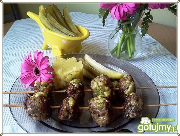 Klopsiki na patyku podwójnie serowe Klopsiki na patyku podwójnie serowe