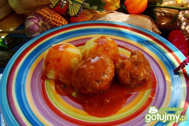 Klopsiki  na pomidorowo z bazylią 