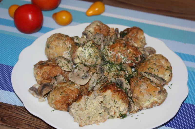 Klopsiki rybne z pieczarkami 