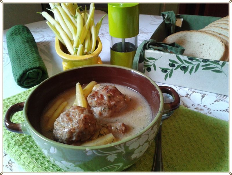 Klopsiki w fasolowym sosie