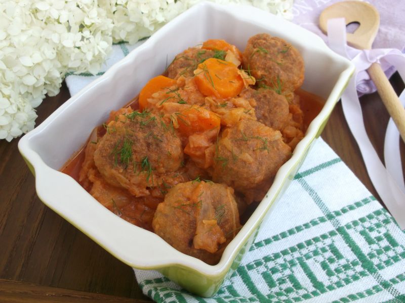 Klopsiki w młodej kapuście  Klopsiki w młodej kapuście