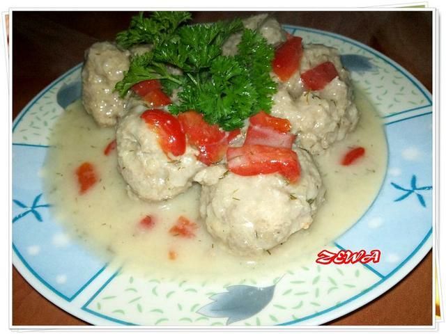 Klopsiki w sosie paprykowo koperkowym