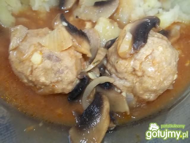 Klopsiki w sosie pieczarkowo-pomidorowym Klopsiki w sosie pieczarkowo-pomidorowym