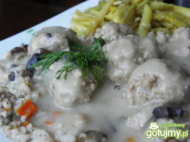 Klopsiki w sosie pieczarkowym.