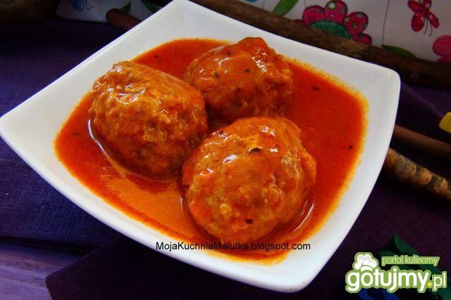 Klopsiki w sosie pomidorowym z bazylią 