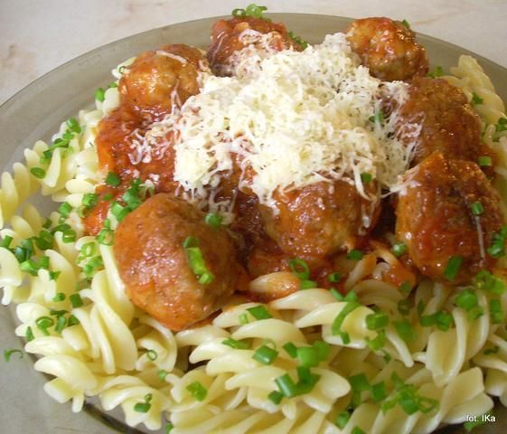 Klopsiki w sosie pomidorowym z serem Klopsiki w sosie pomidorowym z serem