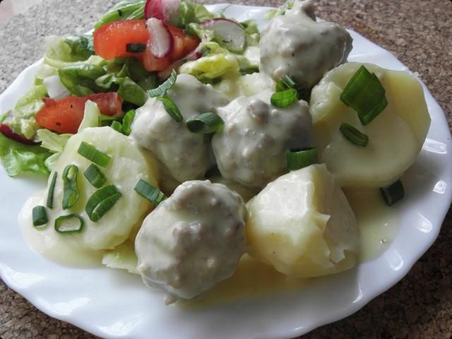 Klopsiki w sosie serowym. Klopsiki w sosie serowym.