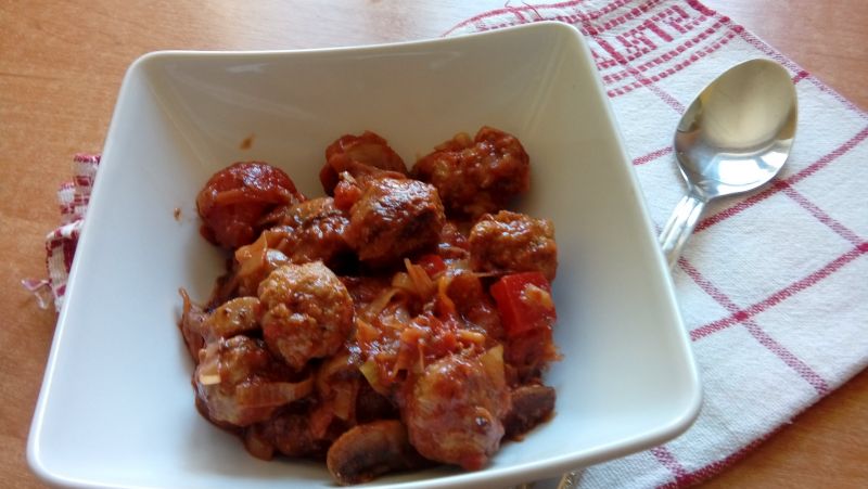 Klopsiki w sosie warzywnym Klopsiki w sosie warzywnym