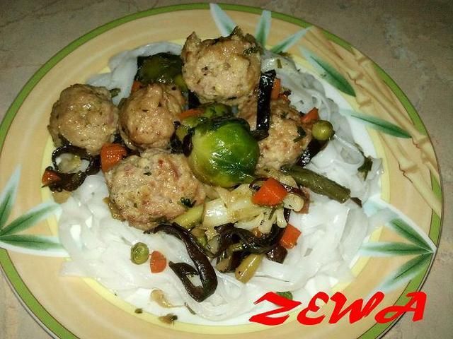 Klopsiki w  warzywach Klopsiki w  warzywach