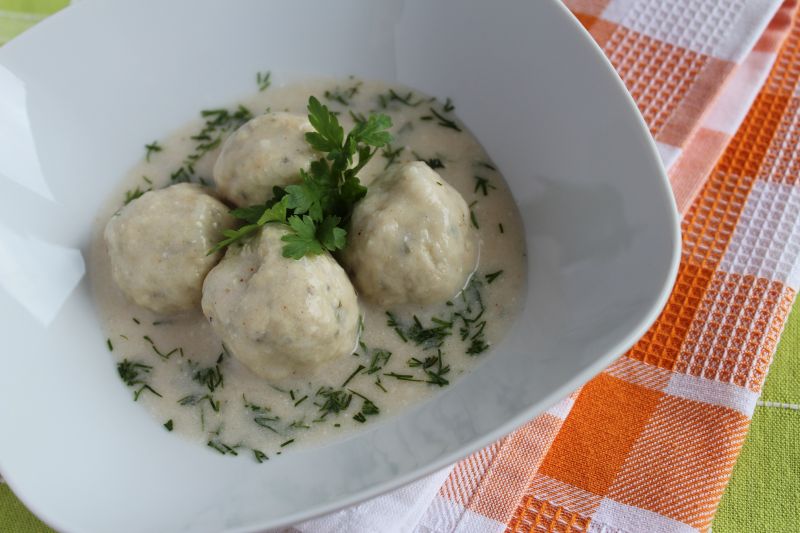 Klopsiki z indyka w sosie koperkowym