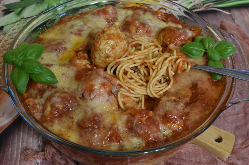 Klopsiki z indyka z makaronem