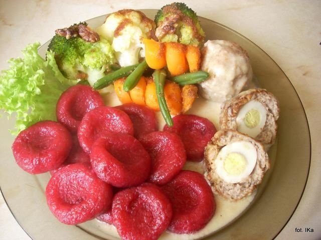 Klopsiki z jajeczkiem, w sosie chrzanowy