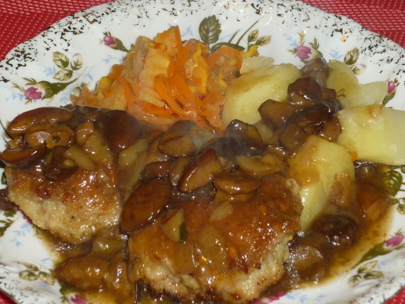 Klopsiki z kurczaka w sosie grzybowym