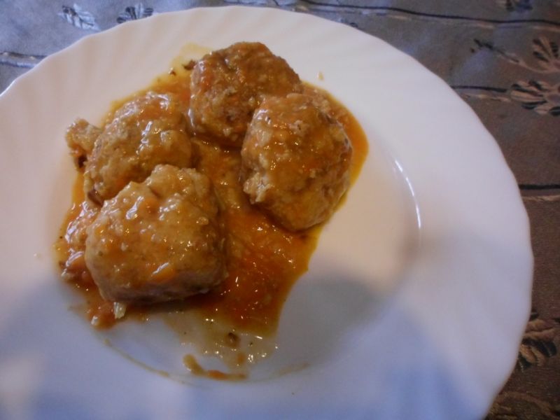 Klopsiki z mięsa mielonego i kaszy bulgur w sosie  Klopsiki z mięsa mielonego i kaszy bulgur w sosie