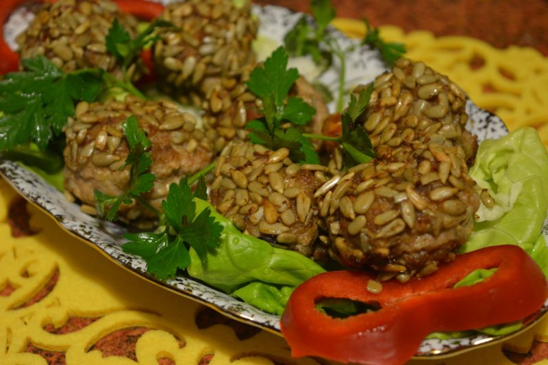 Klopsiki z mozzarellą w słoneczniku