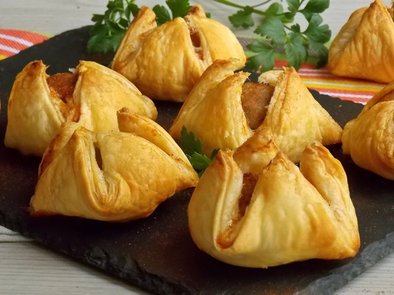 Klopsiki z mozzarellą w cieście francuskim