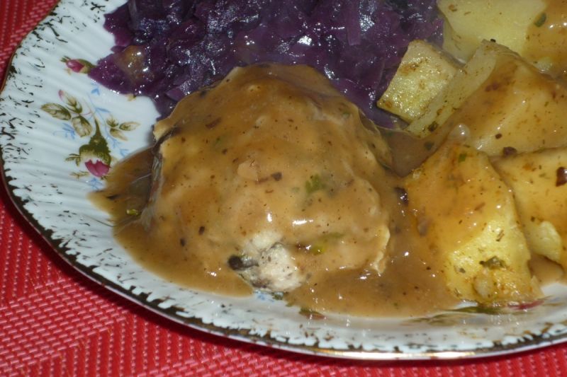 Klopsiki z parowaru z pieczarkami i natką