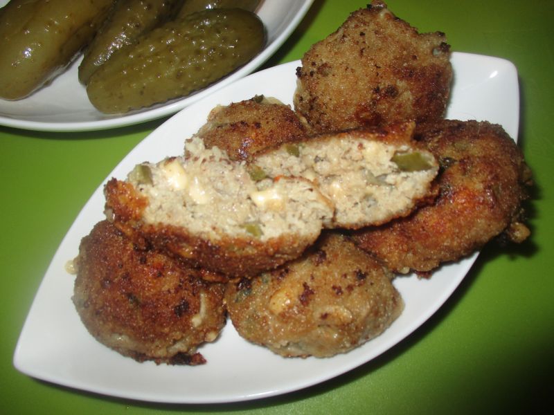 Klopsiki z serem i ogórkiem konserwowym