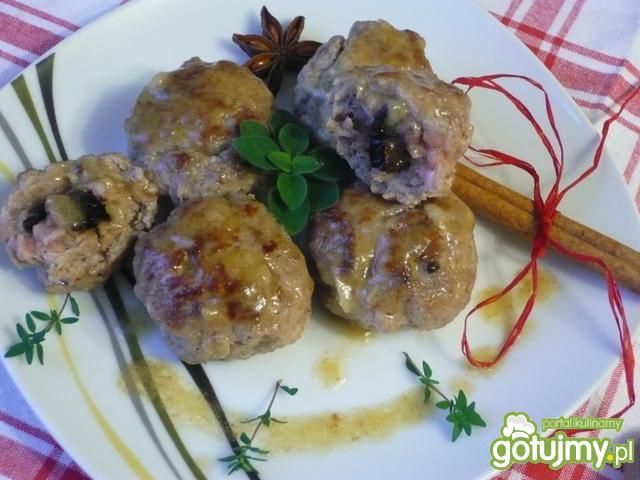 Klopsiki ze śliwkami w korzennym sosie Klopsiki ze śliwkami w korzennym sosie