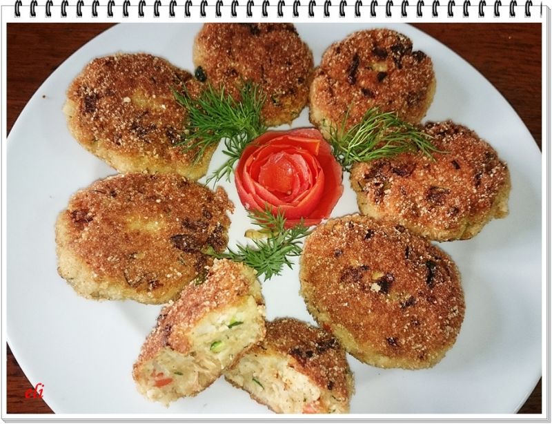 Klopsy Eli z kaszy jaglanej i tuńczyka