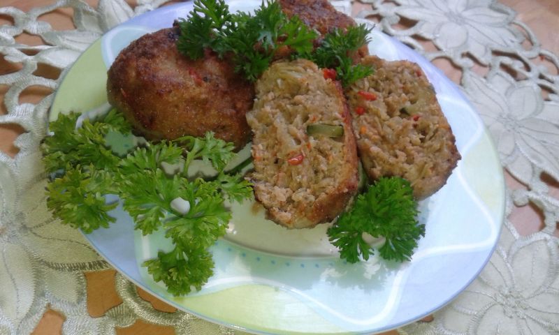 Klopsy mięsno - kapuściane z papryką czerwoną