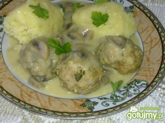 Klopsy w sosie pieczarkowym  Klopsy w sosie pieczarkowym