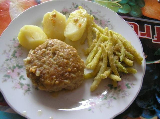 Klopsy wieprzowo-wołowe w sosie pieczark