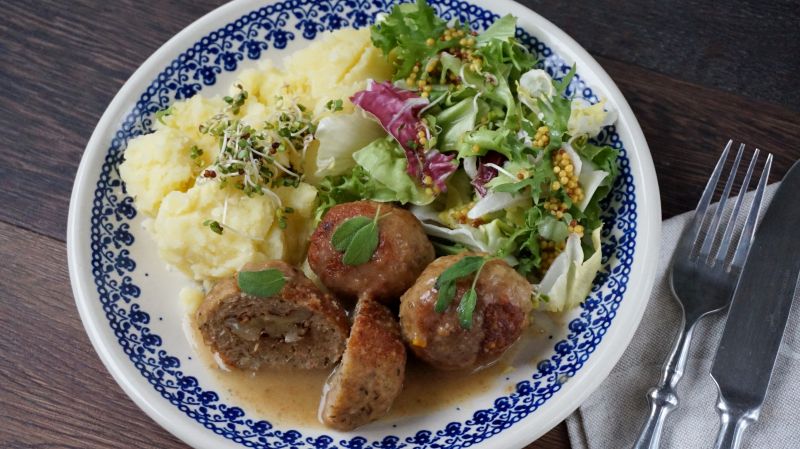 Klopsy z orzechami włoskimi i szałwią