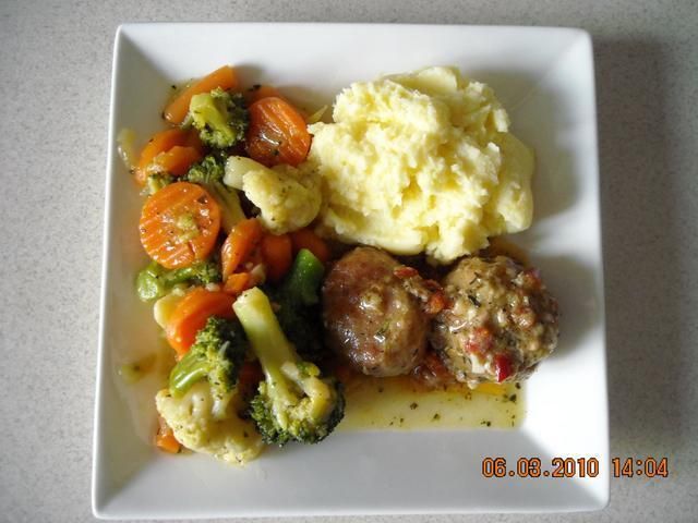 Klopsy z warzywami i puree Klopsy z warzywami i puree