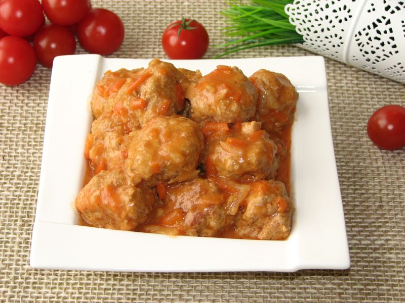 Klopsy z warzywami w sosie pomidorowym Klopsy z warzywami w sosie pomidorowym