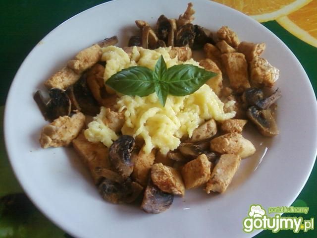Kluseczki kurczak i grzyby.