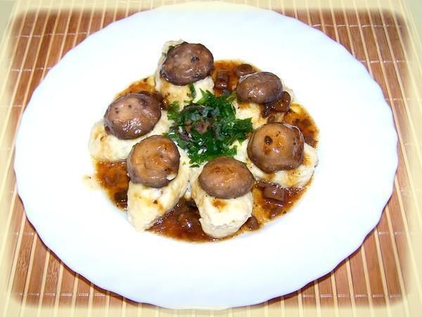 Kluseczki w kapeluszach Kluseczki w kapeluszach