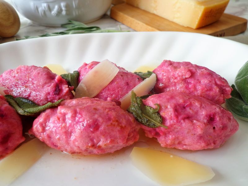 Kluseczki z buraków i ricotty