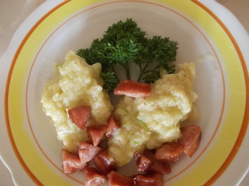 Kluseczki z cukinii ze skwarkami 