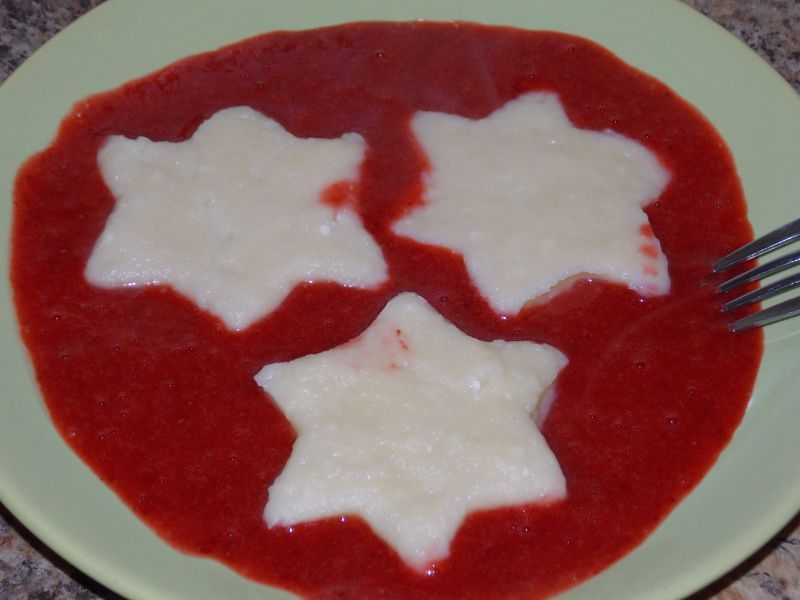 Kluseczki z musem truskawkowym