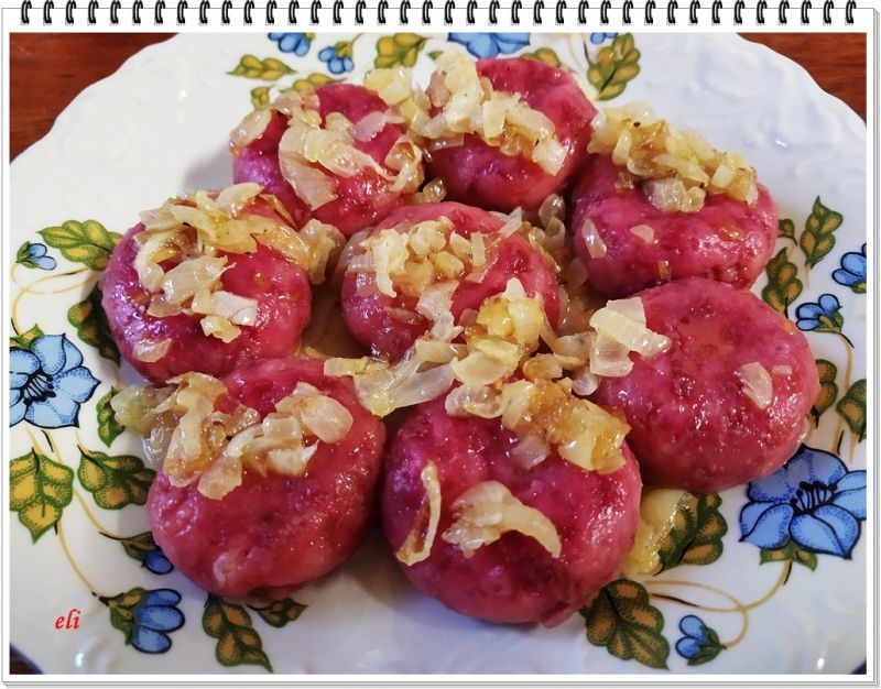 Kluski Eli z burakiem