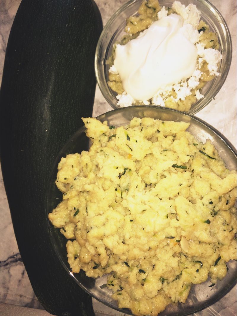 Kluski kładzione z denka z cukinii i Kurdybanka. Kluski kładzione z denka z cukinii i Kurdybanka.