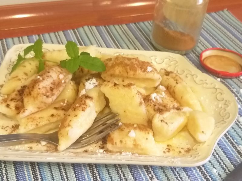 Kluski leniwe z masłem i cynamonem