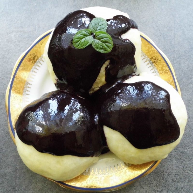 Kluski na parze z borówkami