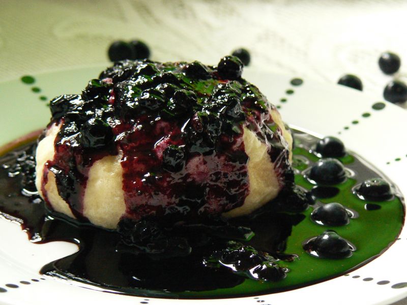 Kluski na parze z borówkami