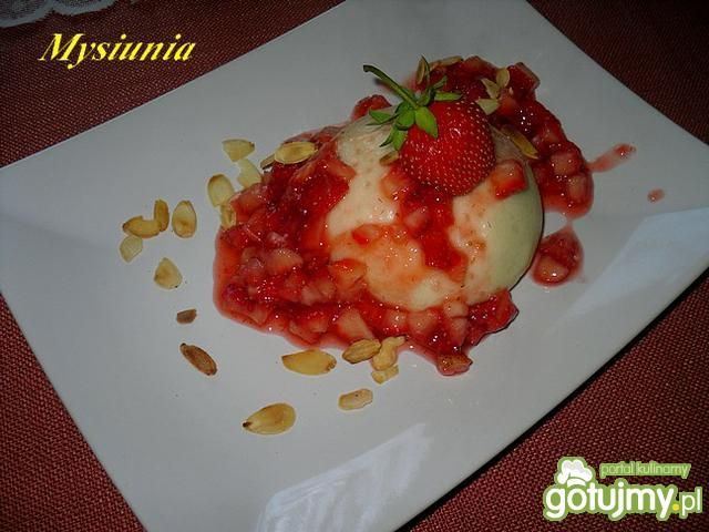 Kluski na parze z truskawkami Kluski na parze z truskawkami