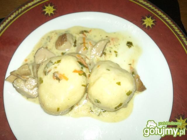 Kluski nadziewane w sosie prawdziwkowym Kluski nadziewane w sosie prawdziwkowym