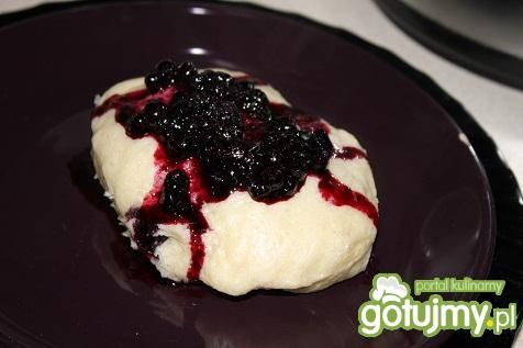 Kluski parowe z jagodami 