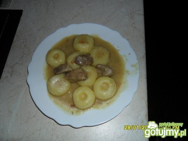 Kluski śląski z sosem. Kluski śląski z sosem.