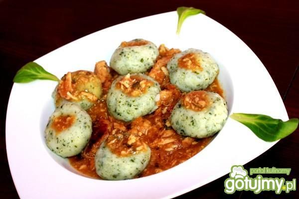 Kluski śląskie z czosnkiem niedzwiedzim