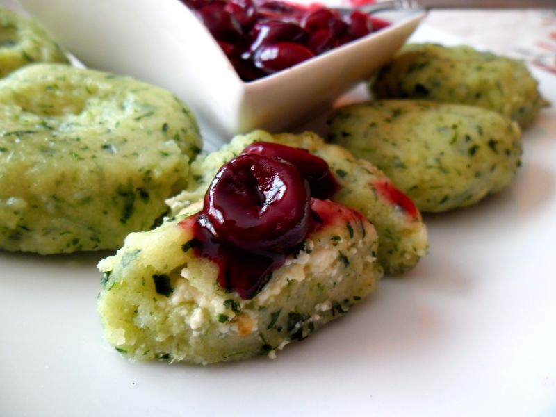 kluski śląskie z frużeliną wiśniową  kluski śląskie z frużeliną wiśniową